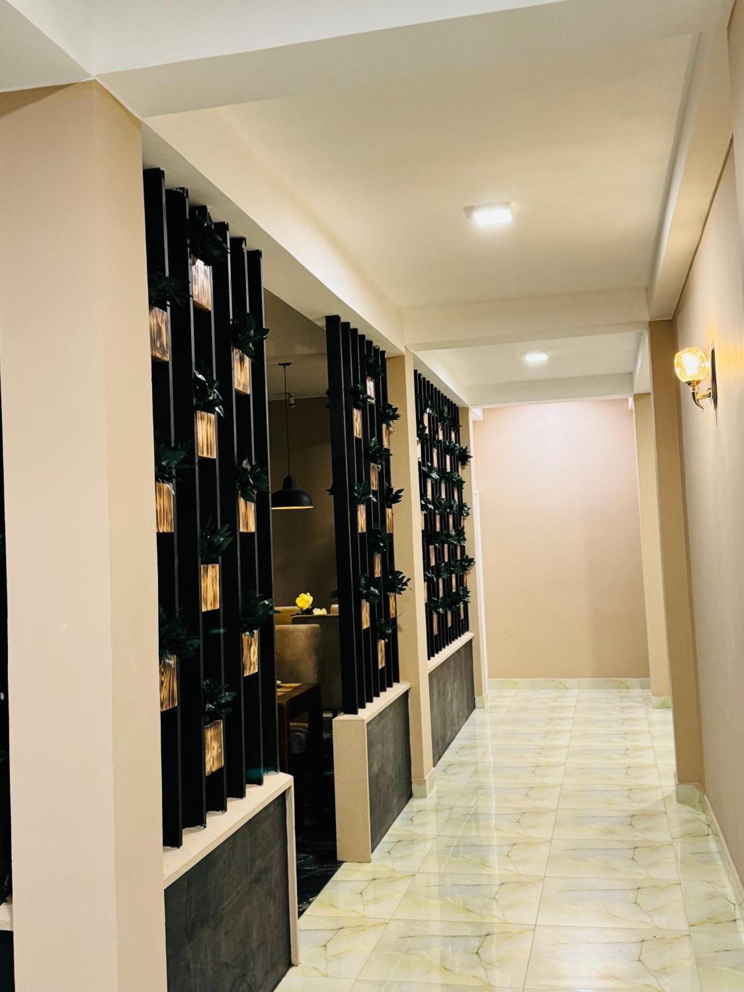 Royal Bliss Hotel نوفارا إيلِيا المظهر الخارجي الصورة