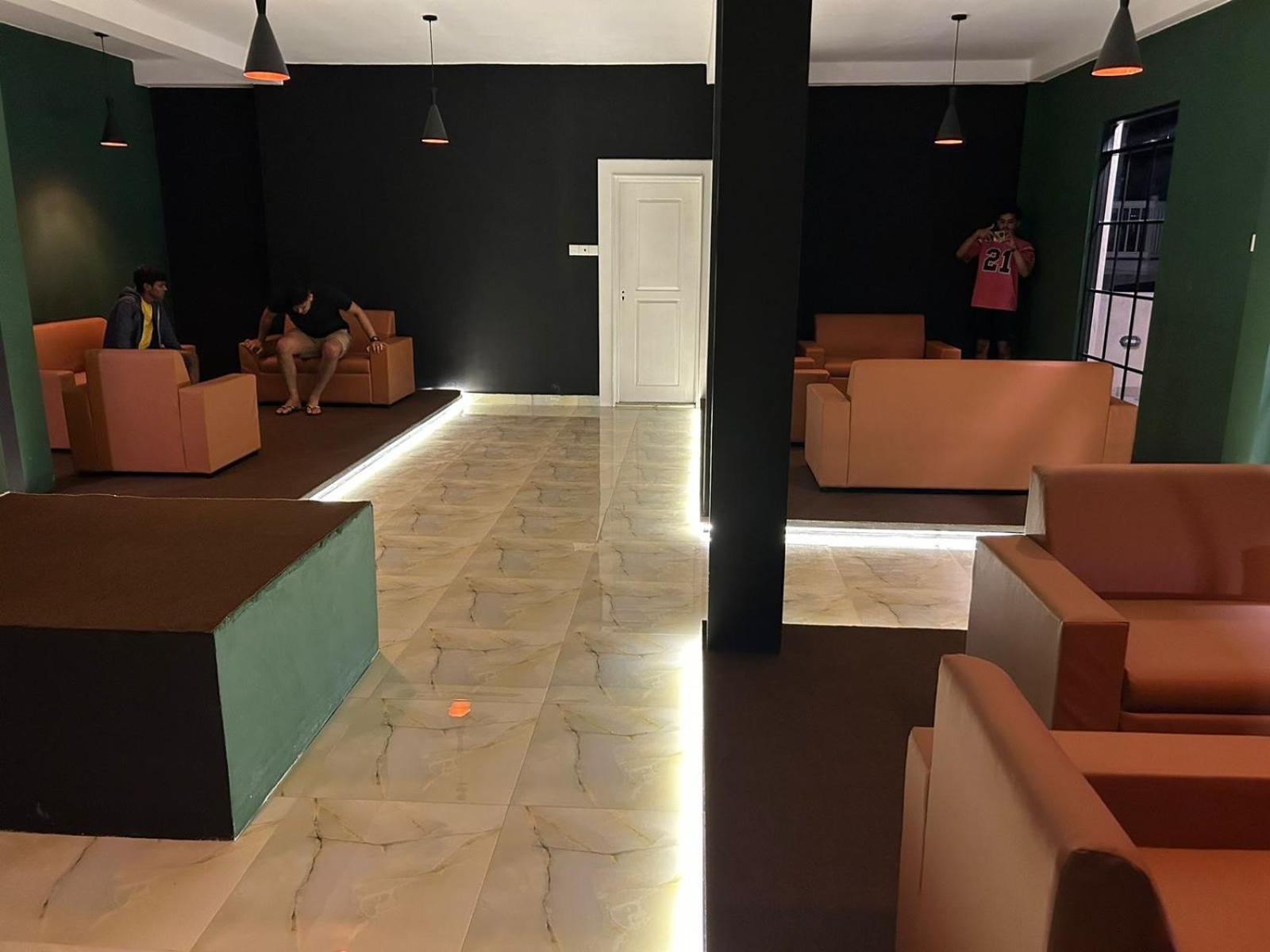 Royal Bliss Hotel نوفارا إيلِيا المظهر الخارجي الصورة