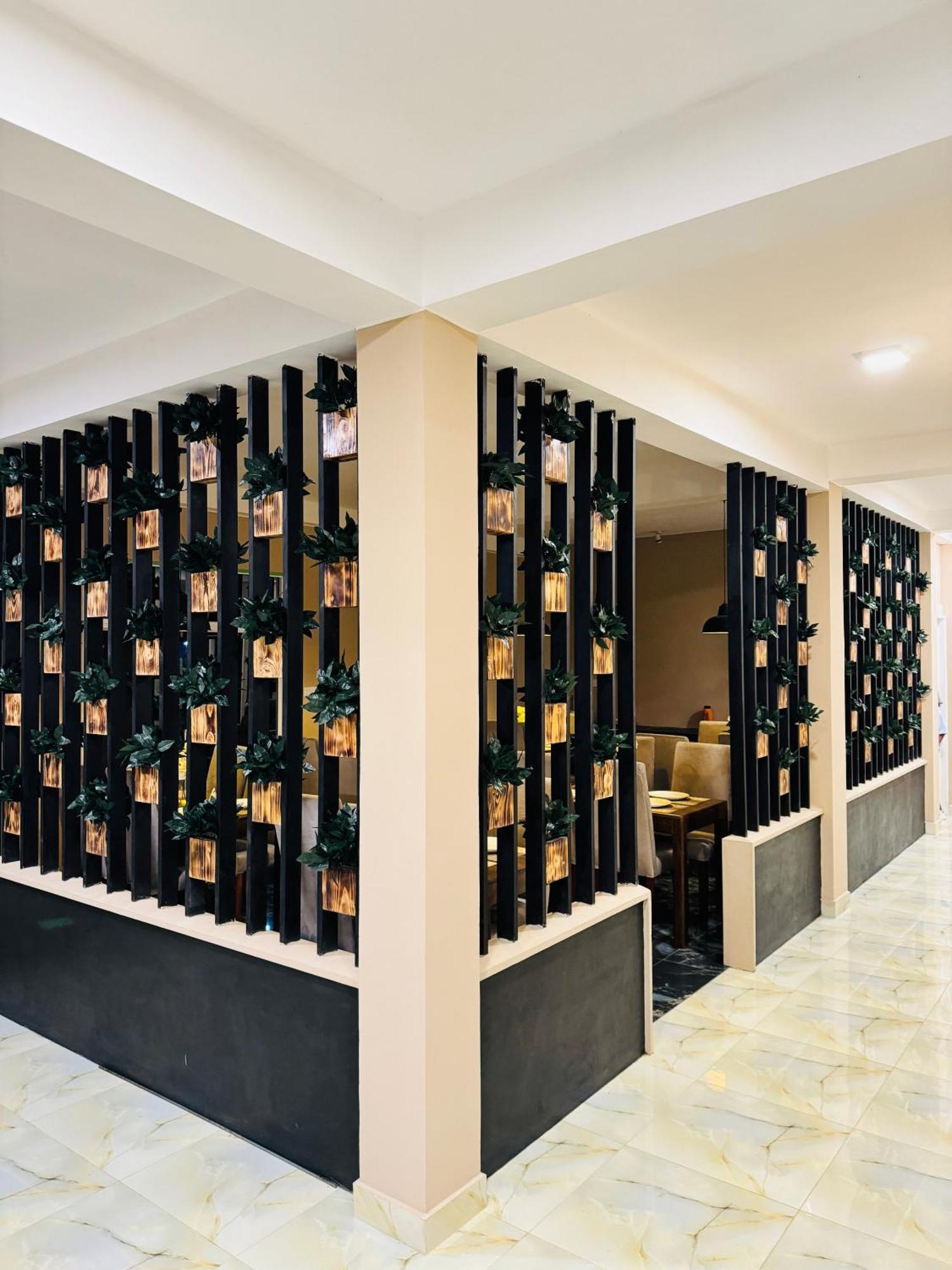Royal Bliss Hotel نوفارا إيلِيا المظهر الخارجي الصورة