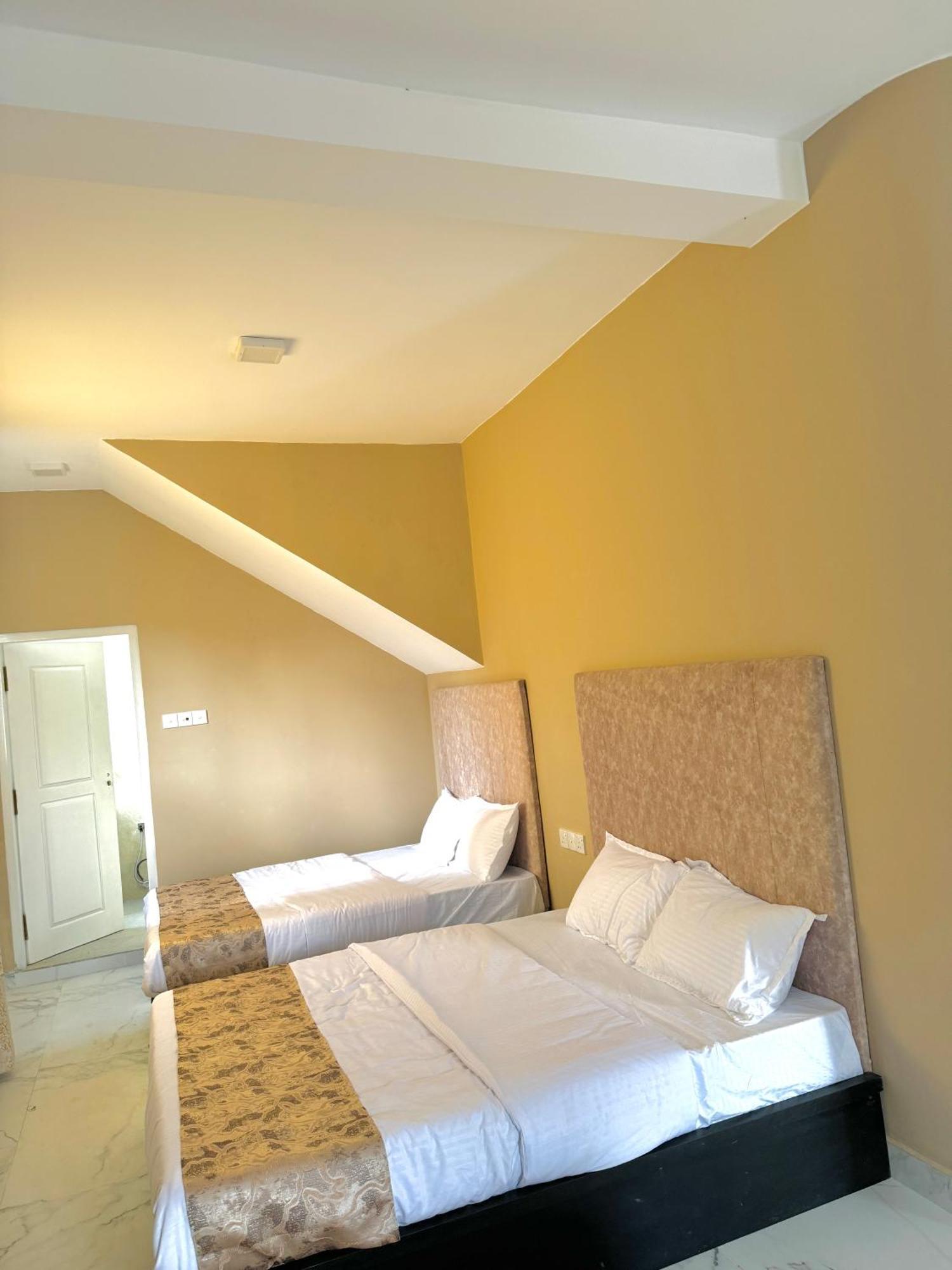 Royal Bliss Hotel نوفارا إيلِيا المظهر الخارجي الصورة
