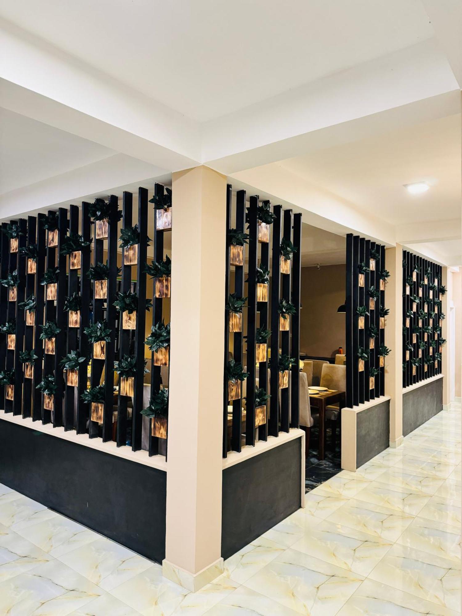 Royal Bliss Hotel نوفارا إيلِيا المظهر الخارجي الصورة